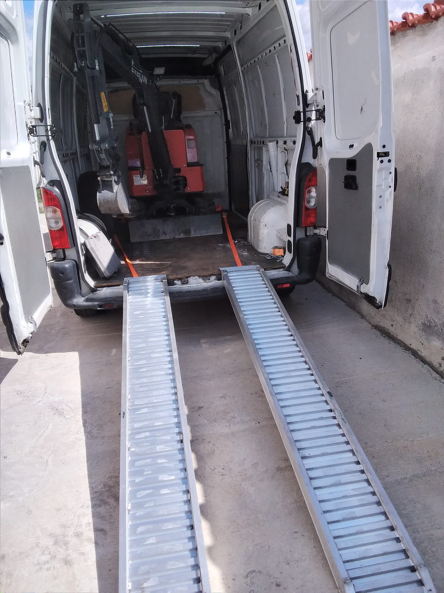 Монтажни дейности хамалски услуги Костинброд София